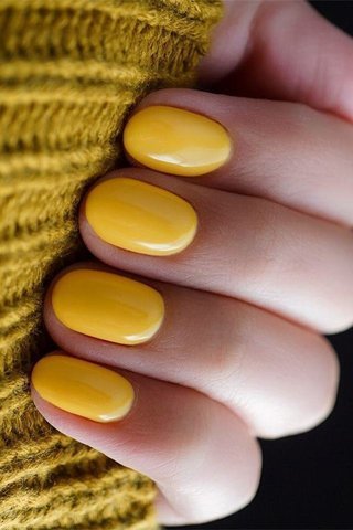 small Fustany beauty nails yellow nails can be chic 5