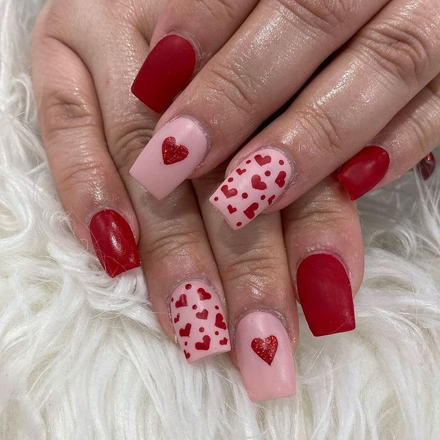 Valentines Short nails ideas red and pink with small tiny red heart 