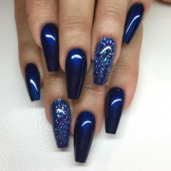 Dark Blue Coffin Nails that look perfect for summer cute with glitter