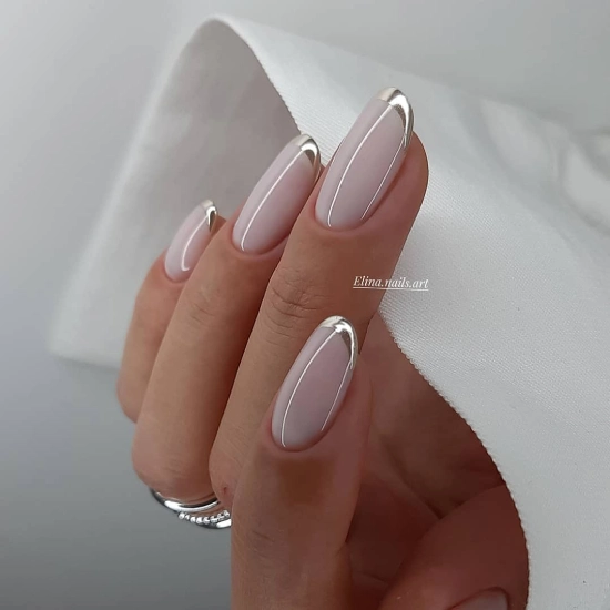 Classy winter nails in chrome french tip design