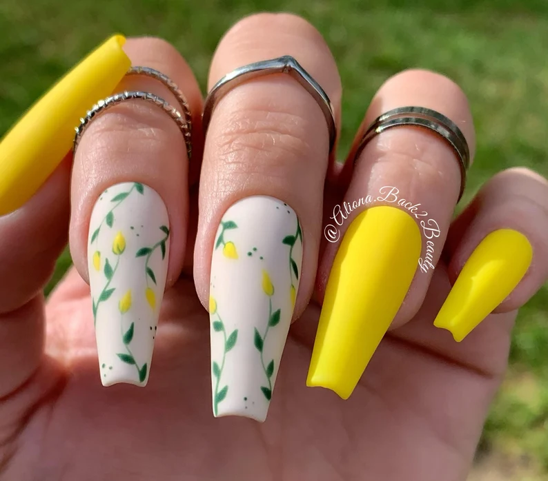 nails yellow