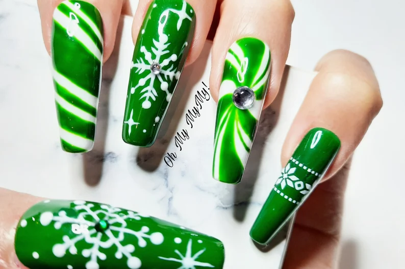 Green Christmas Snowflakes Press On Nails