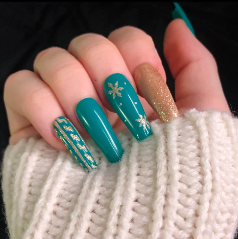 Green and Gold Snowflake Sweater Christmas Press On Nails