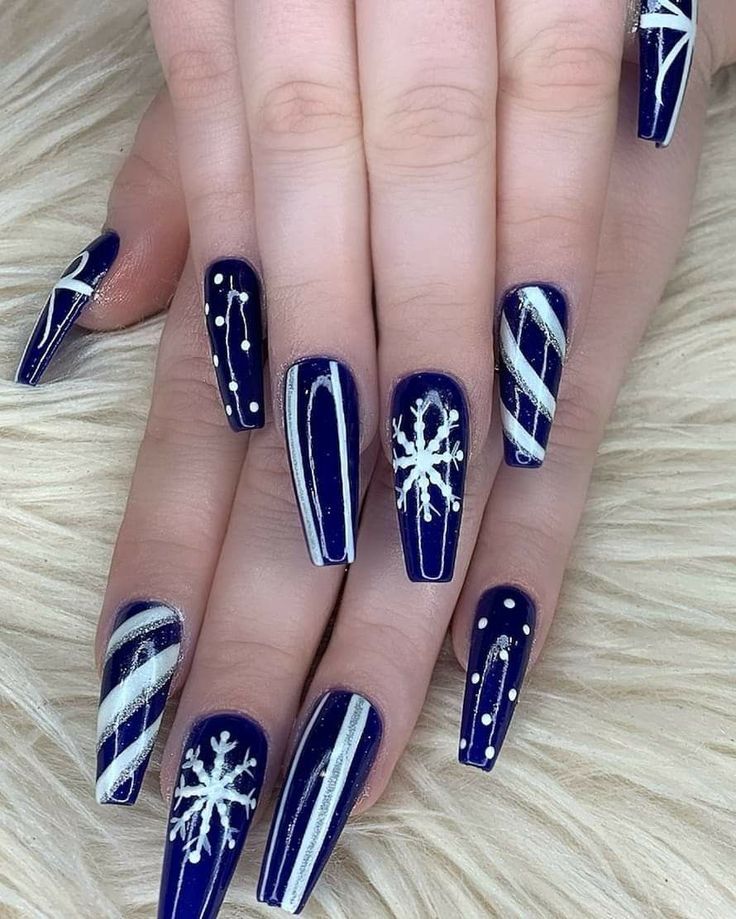 Top Trending Christmas Winter Nail Art Designs