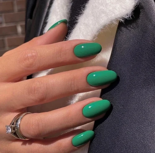 Luxury Green Simple St Patrick's Day nails