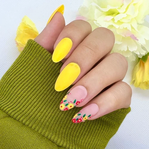 Flower Exotic Nails