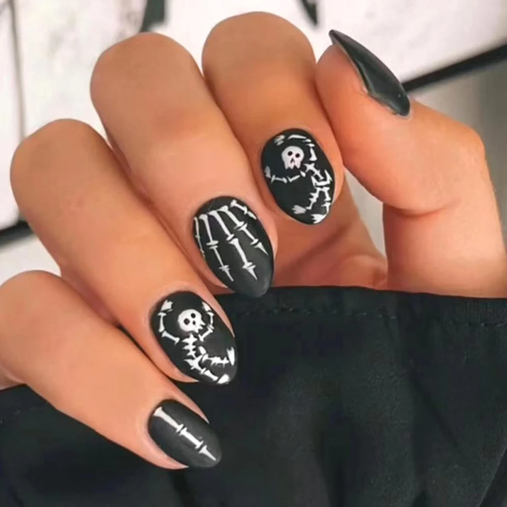 Short Oval Matte Fake Nails White Skull