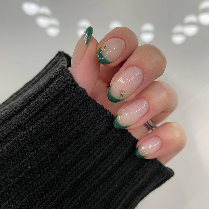 Short Green Tips Gold Star Design